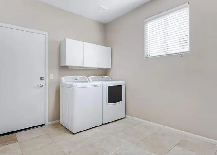 Amazing In Great Location Wbackyard Oasis *